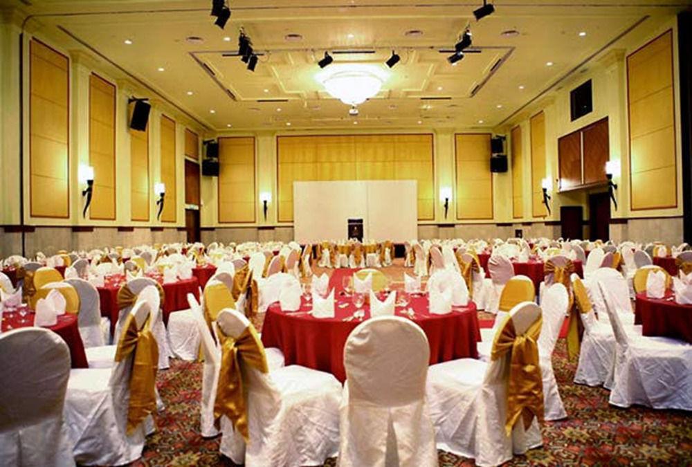Miri Marriott Resort & Spa Restaurante foto A banquet hall