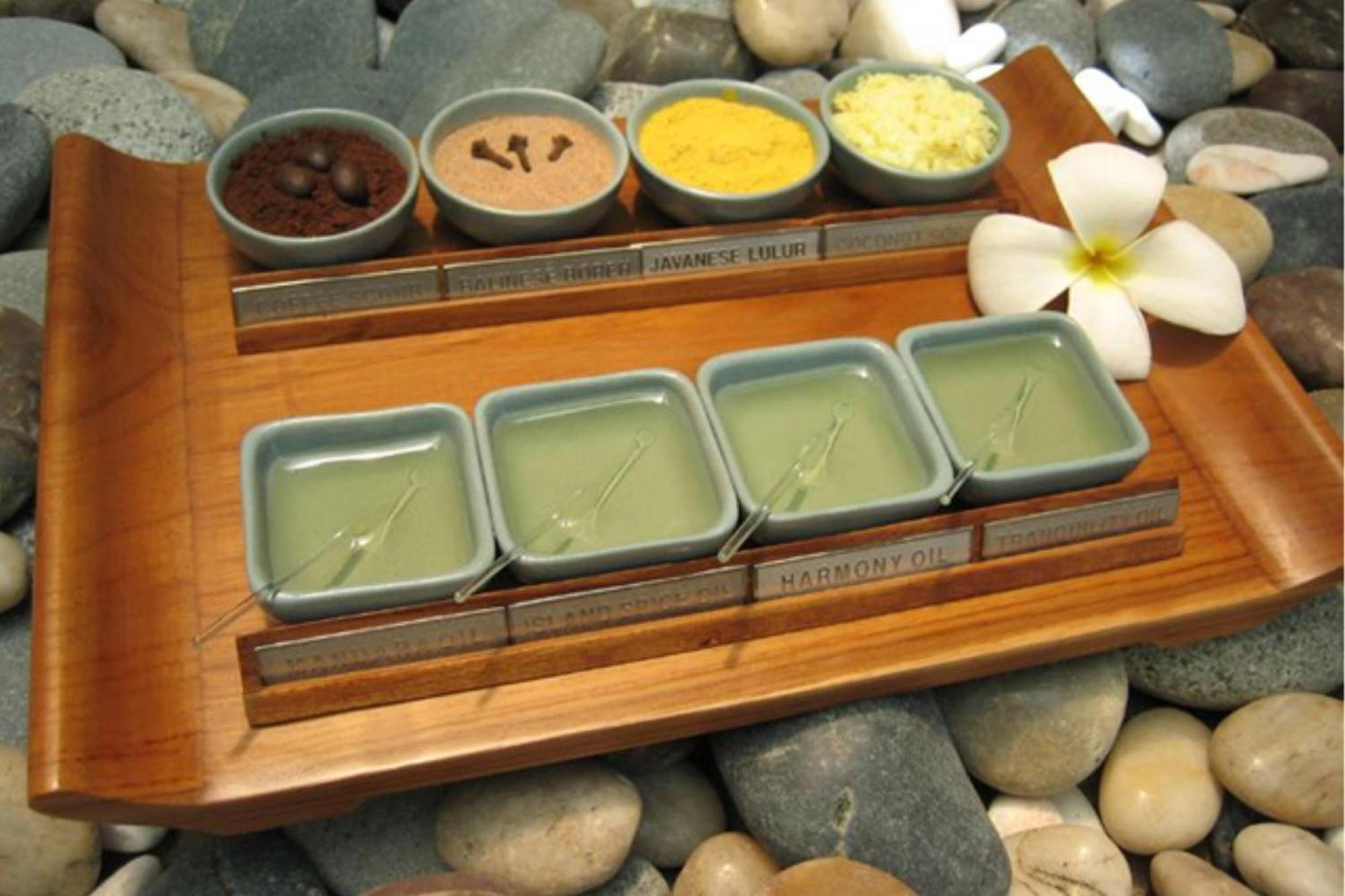 Miri Marriott Resort & Spa Exterior foto A selection of spa treatments